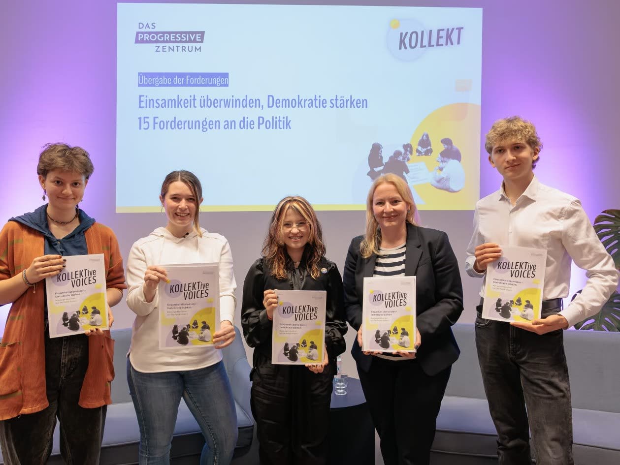 Übergabe der KOLLEKTive-Voices-Forderungen
